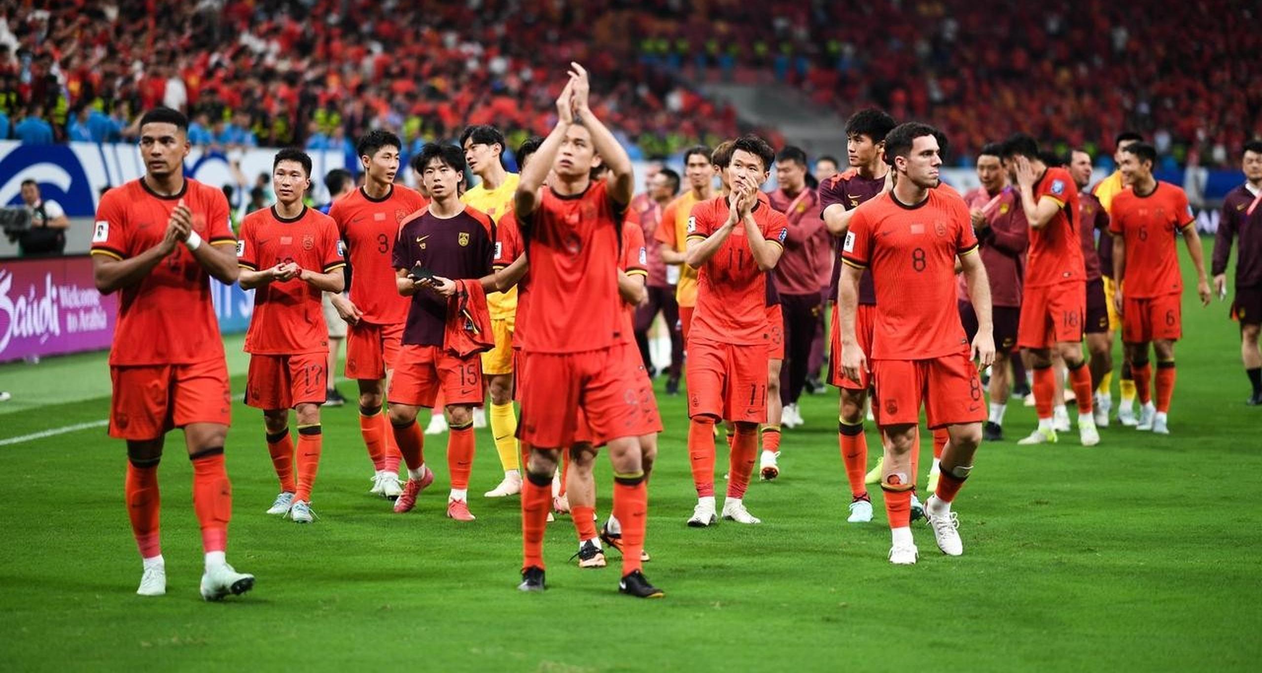 中国足球队紧张战胜对手，成功晋级下一轮比赛资格的简单介绍