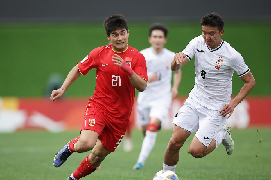 中国足球队紧张战胜对手，成功晋级下一轮比赛资格的简单介绍