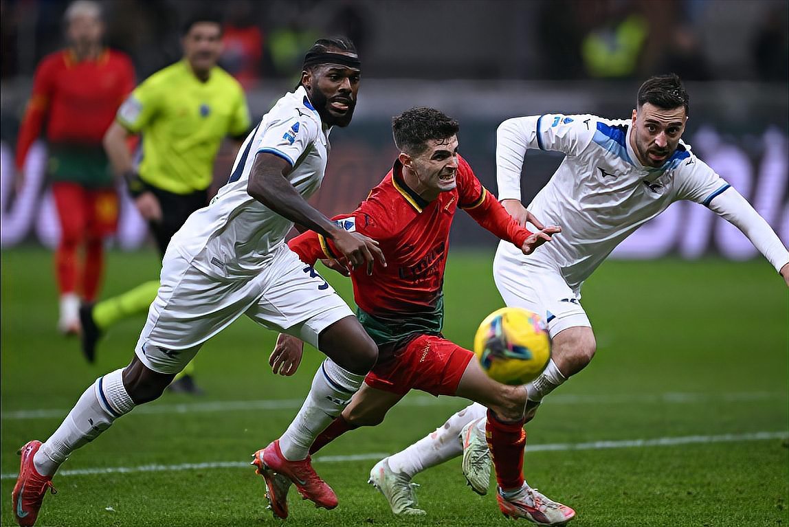 重现神级绝杀，足坛明星球员成为全场焦点的简单介绍