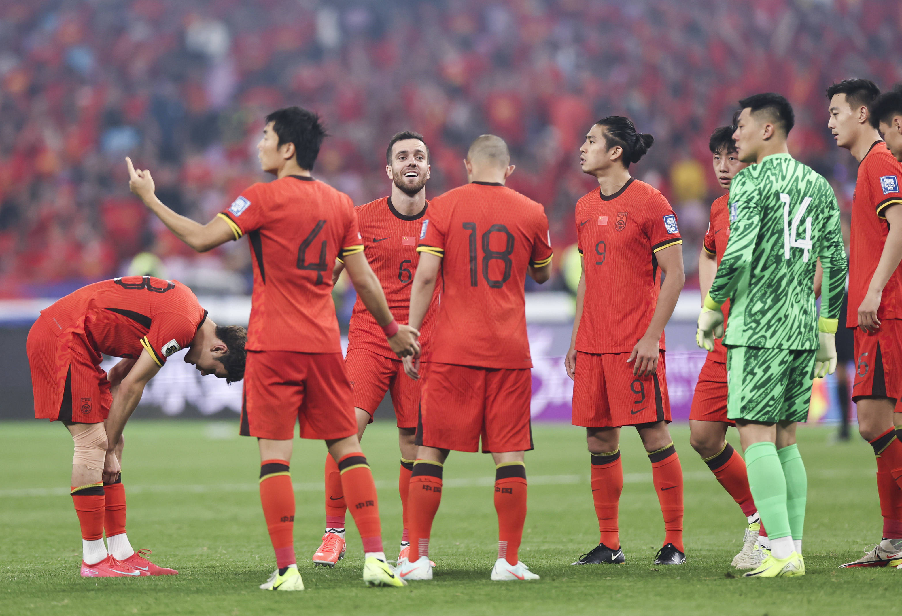 世界杯｜国足登顶，球迷沸腾的简单介绍