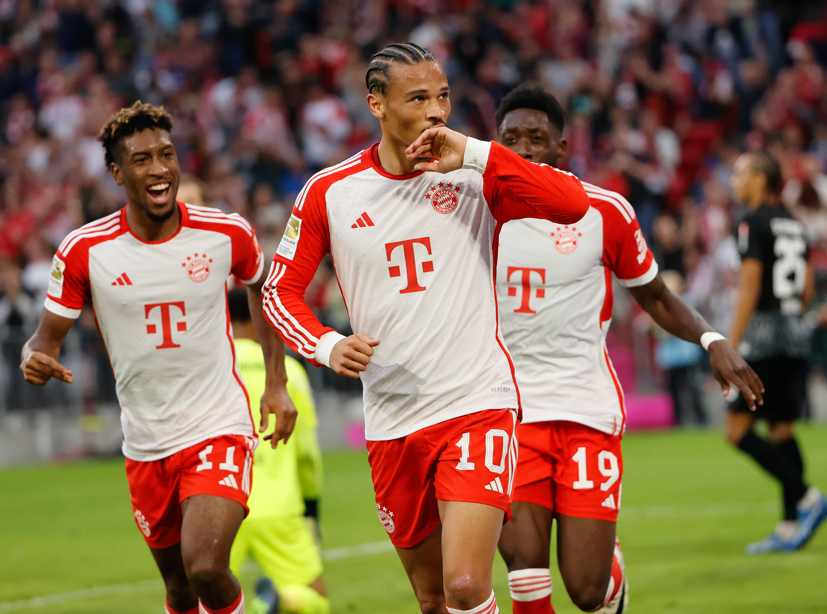 包含西甲重磅对决:拜仁迎战德布劳内,球迷沸腾的词条 包含西甲重磅对决:拜仁迎战德布劳内,球迷沸腾的词条