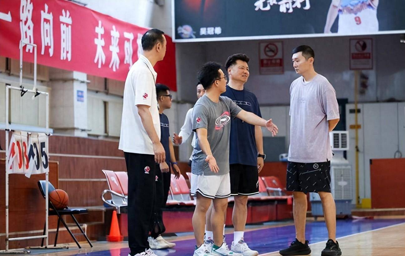 新疆男篮教练组解读对手战术，研究对策！的简单介绍
