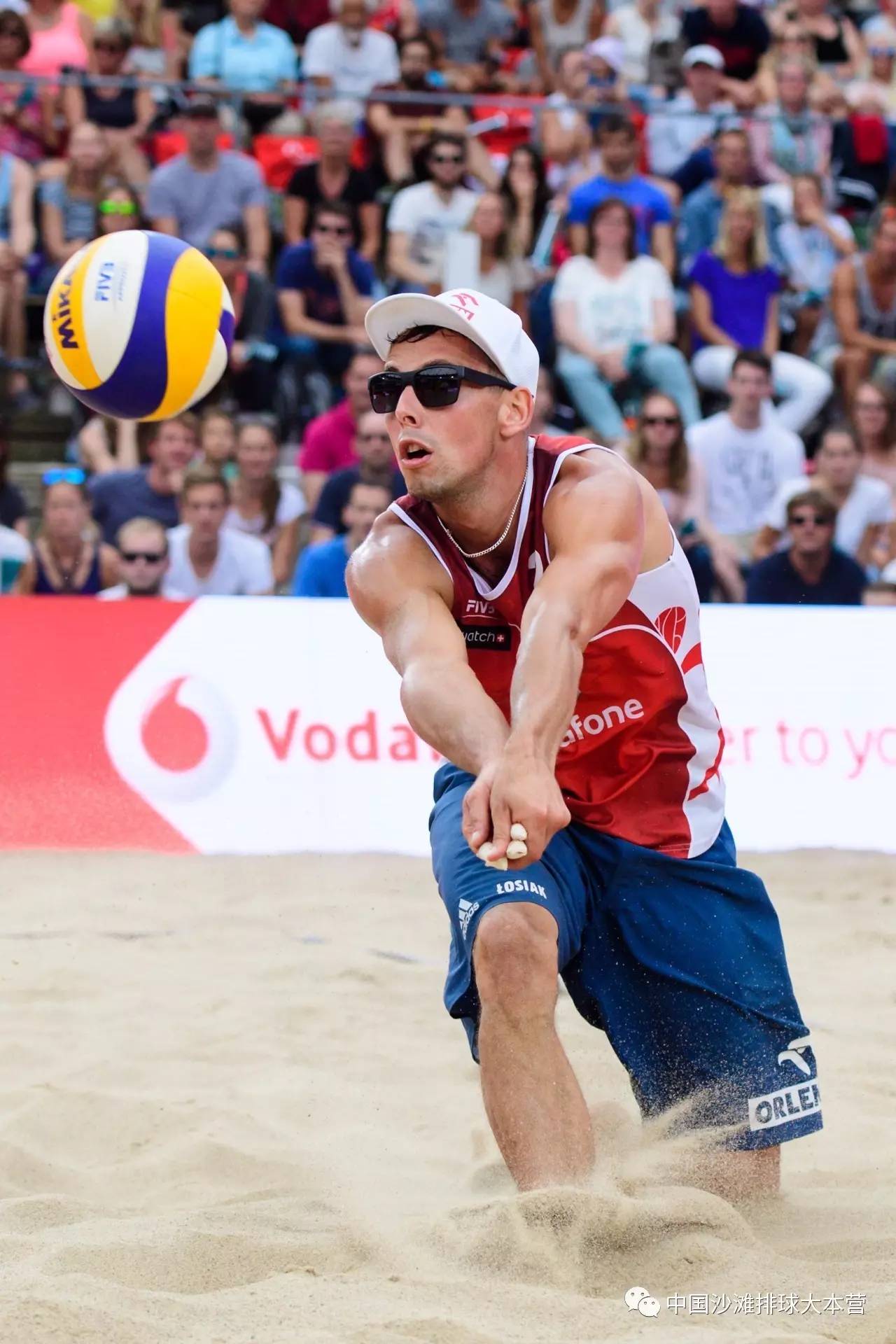 秘鲁选手在沙滩排球比赛中夺冠 秘鲁选手在沙滩排球比赛中夺冠