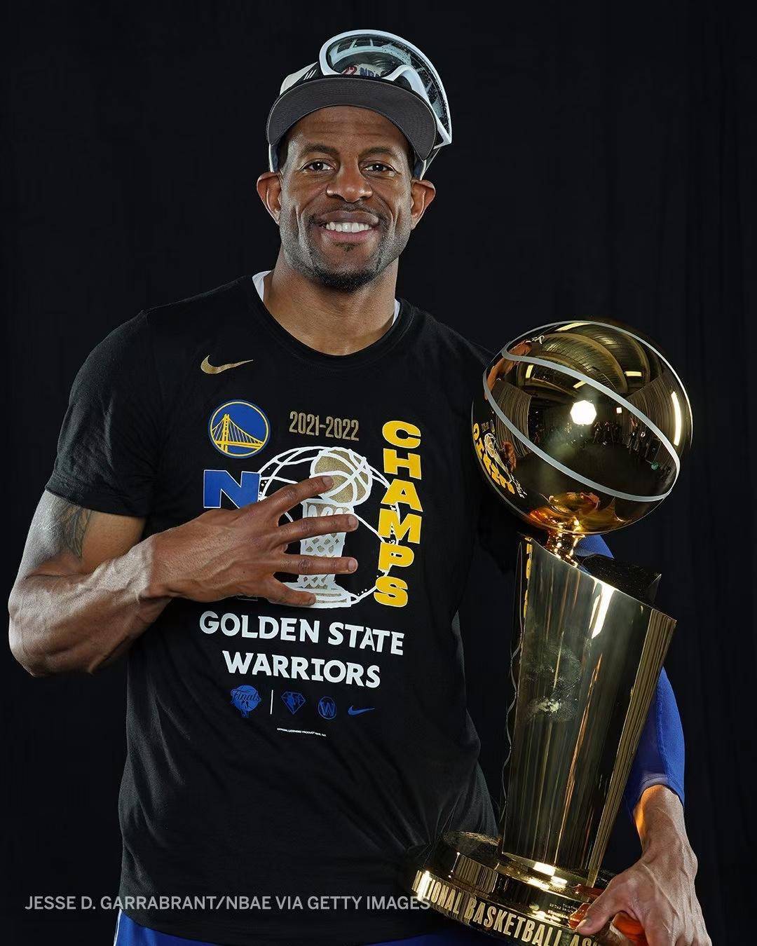 篮球传奇球员发表退役声明,感谢球迷支持 篮球传奇球员发表退役声明,感谢球迷支持