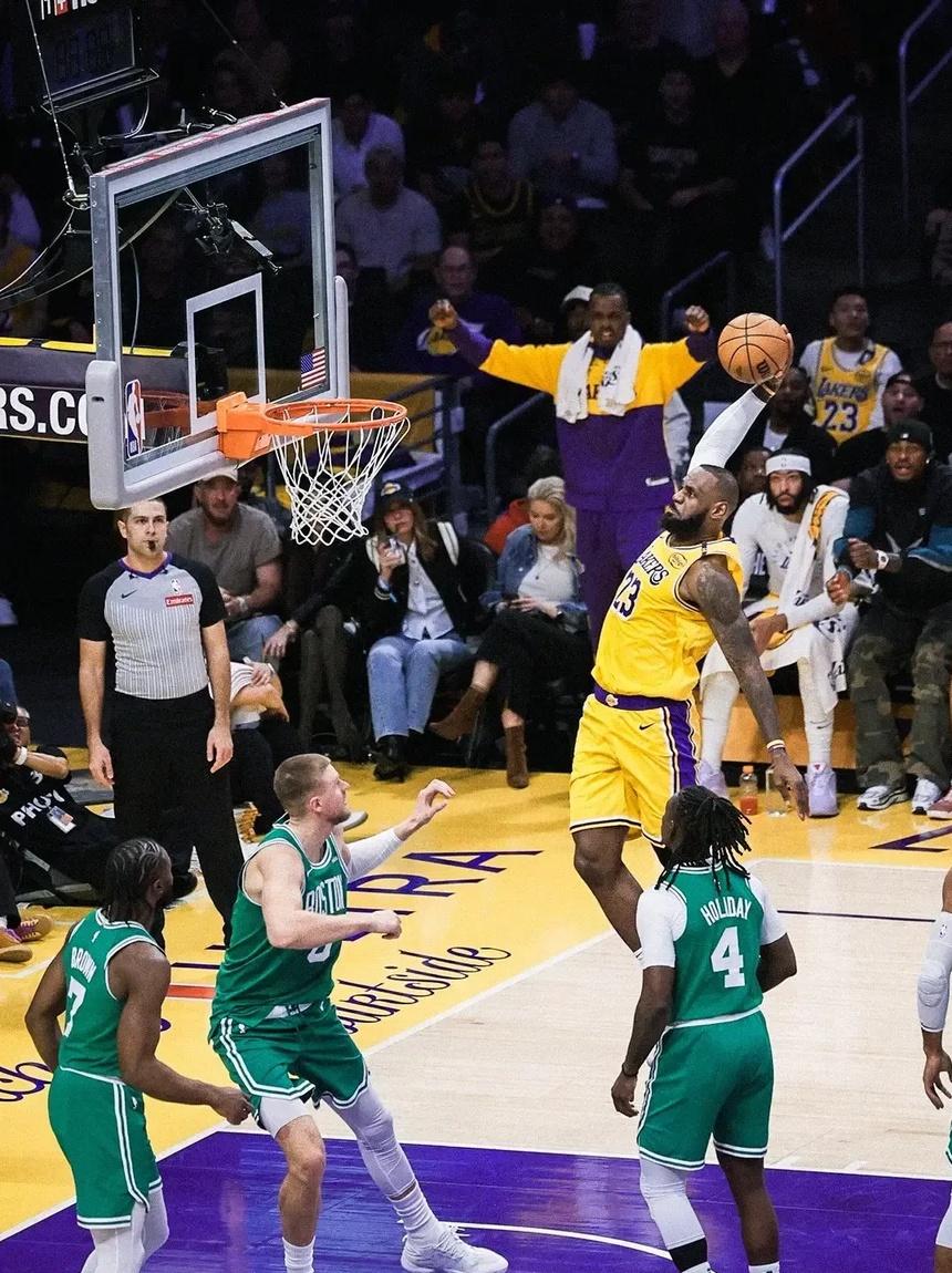 包含篮网B队力克热火，波尔津吉斯完成帽子戏法的词条