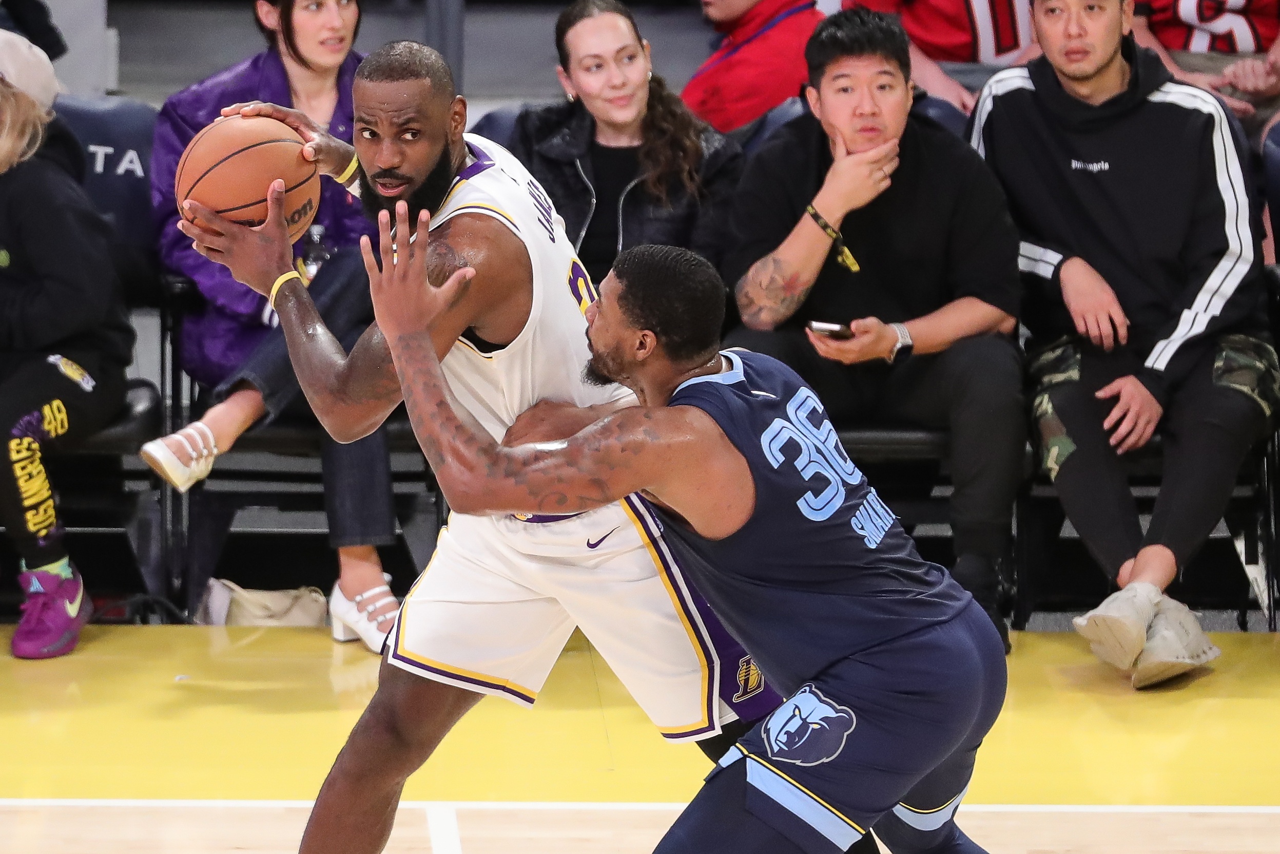 阿根廷男篮力克灰熊，克莱送出助攻