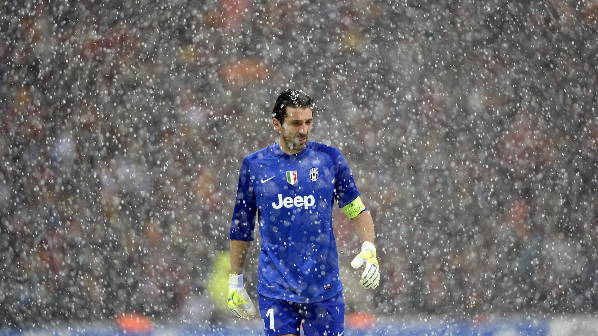 F1新赛季揭幕战之夜，迪亚斯关键战不手软，点燃赛道激情